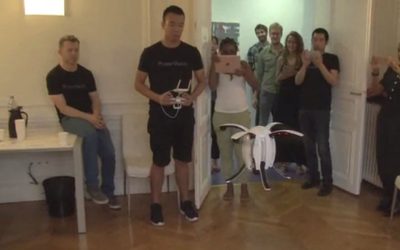 [VIDEO] Non, ceci n&rsquo;est pas un oeuf d&rsquo;autruche volant…