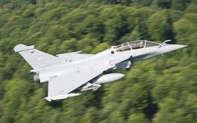 [Vidéo] Deux Rafale frôlent un drone dans la campagne française