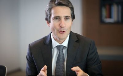 IA, avion avec un seul pilote, filière satellitaire… Les convictions technologiques du patron de Thales