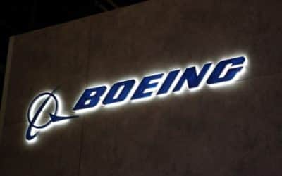 Boeing vise 900 livraisons et relève ses objectifs, le marché applaudit