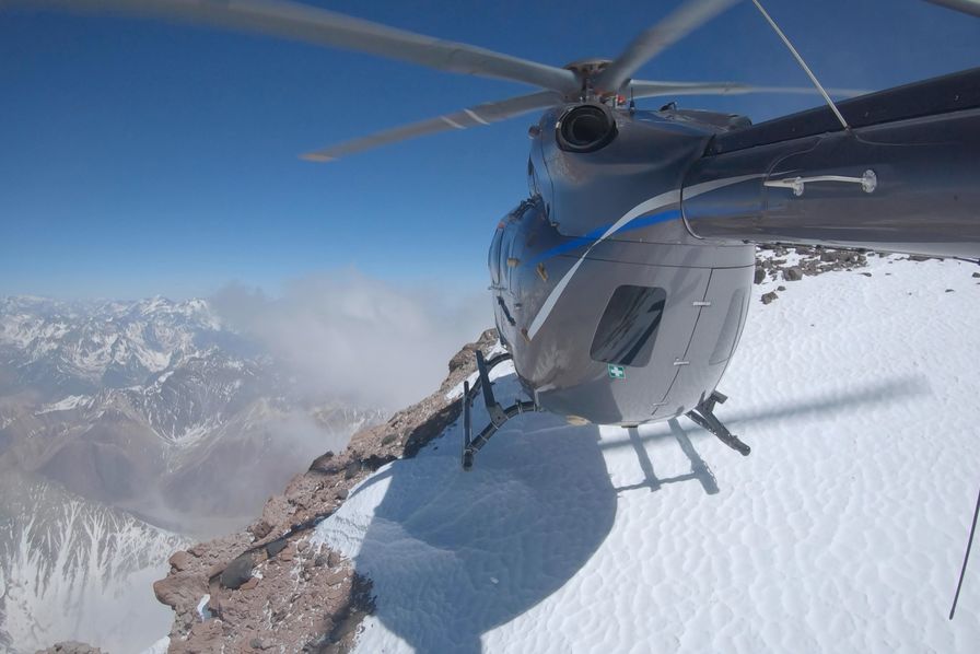 [En images] Airbus Helicopters pose un H145 au sommet de l’Alconcagua, en Argentine – L’Usine Aéro