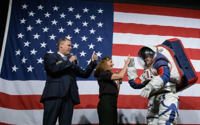 [L&rsquo;image du jour] La Nasa présente ses nouvelles combinaisons spatiales adaptées aux femmes – L&rsquo;Usine Aéro