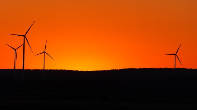 Comment réaliser la maintenance des éoliennes par drone ?