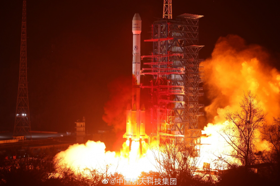 La Chine a lancé son premier satellite de télécommunications à haut débit