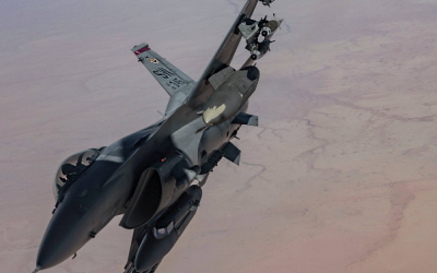 Des F-16 rendus autonomes pour tester les technologies des drones de combat collaboratifs