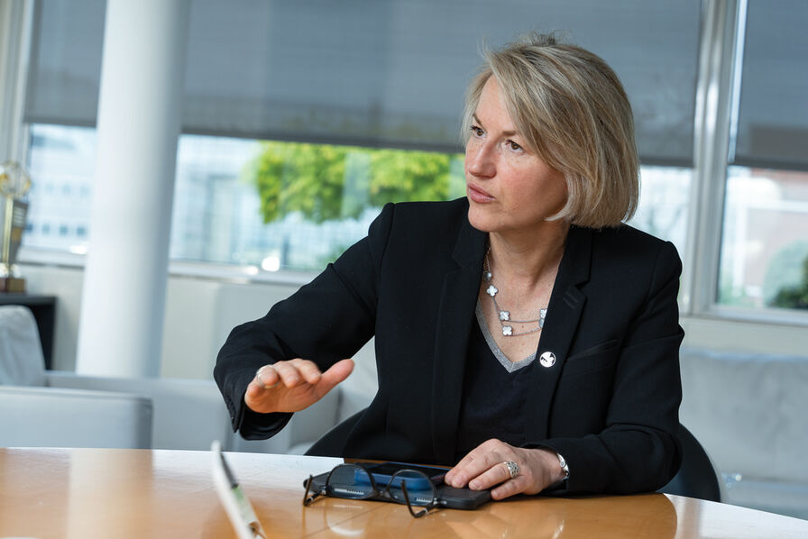 «La réouverture des liaisons avec la Chine doit se faire de manière progressive», plaide Anne Rigail, directrice générale d’Air France