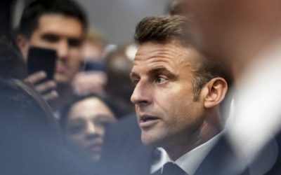 «Décarbonation» : Emmanuel Macron se voit déjà aux commandes d’un bel avion vert