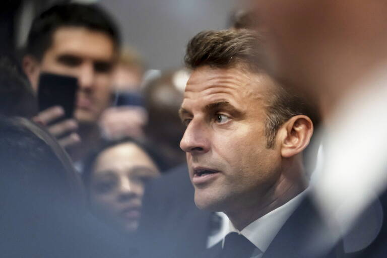 «Décarbonation» : Emmanuel Macron se voit déjà aux commandes d’un bel avion vert