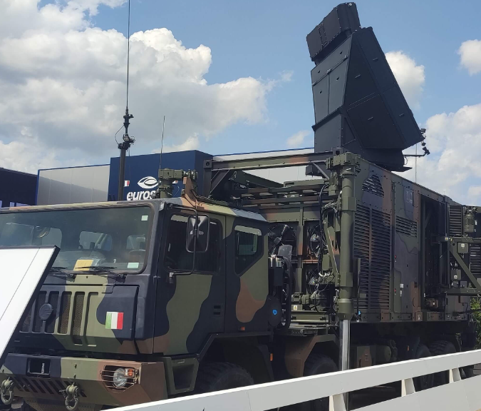 Le radar haute puissance Kronos Grand Mobile de Leonardo fait sa première internationale au Bourget