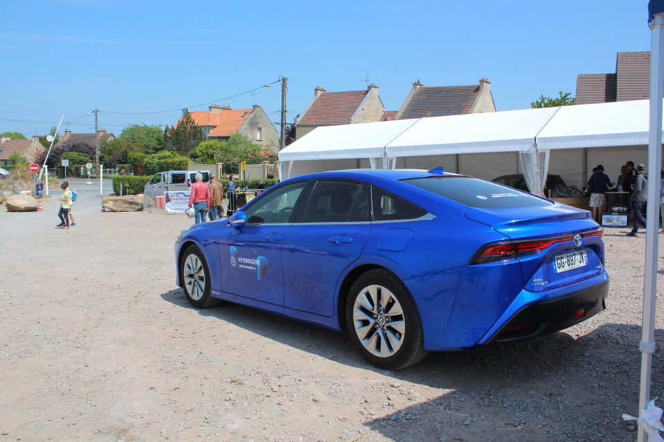 Cette voiture présentée près de Caen émet zéro carbone, juste des gouttes d’eau