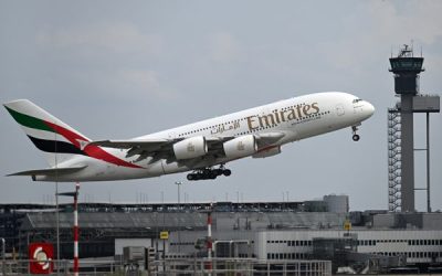 Aéronautique : plusieurs Airbus A380 rappellés après que des microfissures ont été constatées sur les ailes
