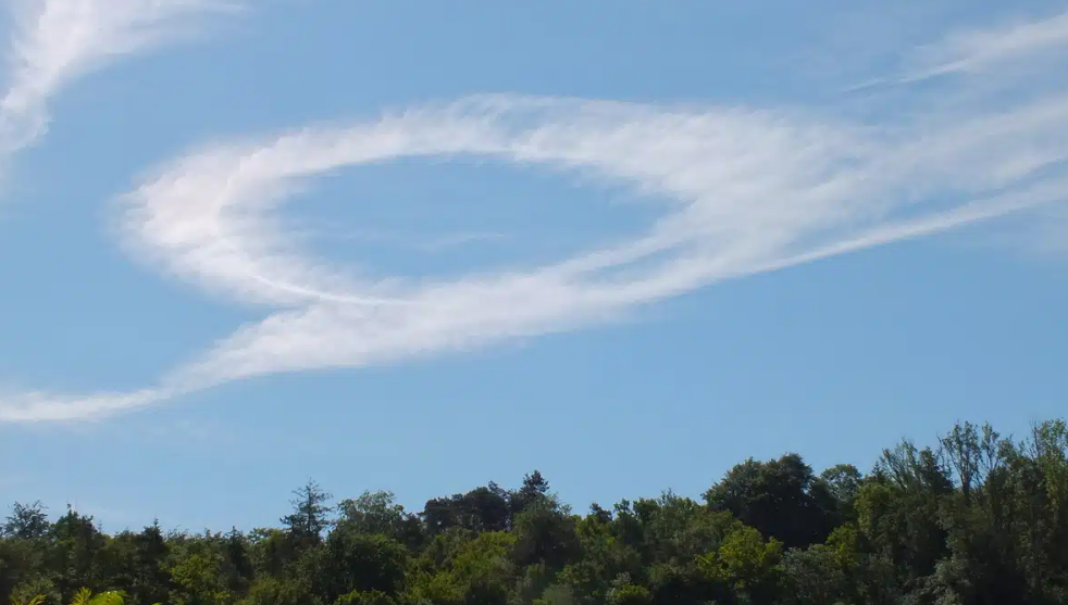 Un nuage artificiel : le cirrus homogenitus