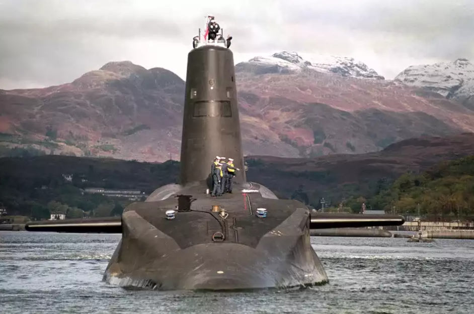 Un sous-marin nucléaire de la Royal Navy évite de justesse un incident majeur