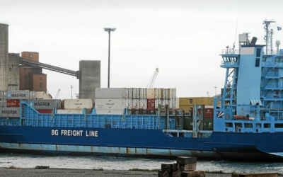Après une avarie de propulsion, le cargo Aurora remorqué vers Brest par l’Abeille Bourbon