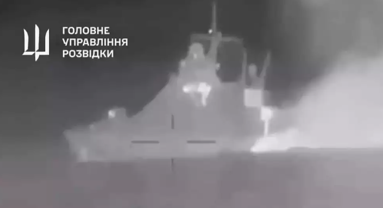 Les drones navals ukrainiens coulent à nouveau un navire de guerre russe