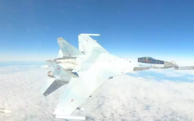 Un avion de combat russe frôle dangereusement un avion de combat américain