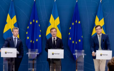 En Suède, la nonchalance surprenante du conseiller à la sécurité du premier ministre, qui oublie régulièrement des documents classifiés dans des lieux publics