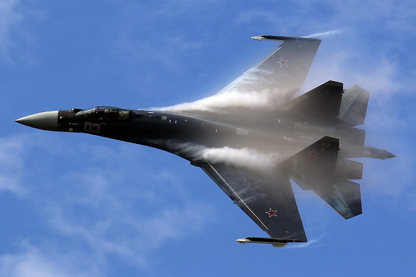 L’Estonie accuse un Su-35 russe d’avoir violé son espace aérien pour protéger un pétrolier de la « flotte fantôme »