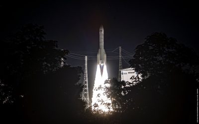 Ariane 6 équipée des moteurs Vulcain 2.1 et Vinci décolle avec le satellite Metop-SGA1 depuis Kourou
