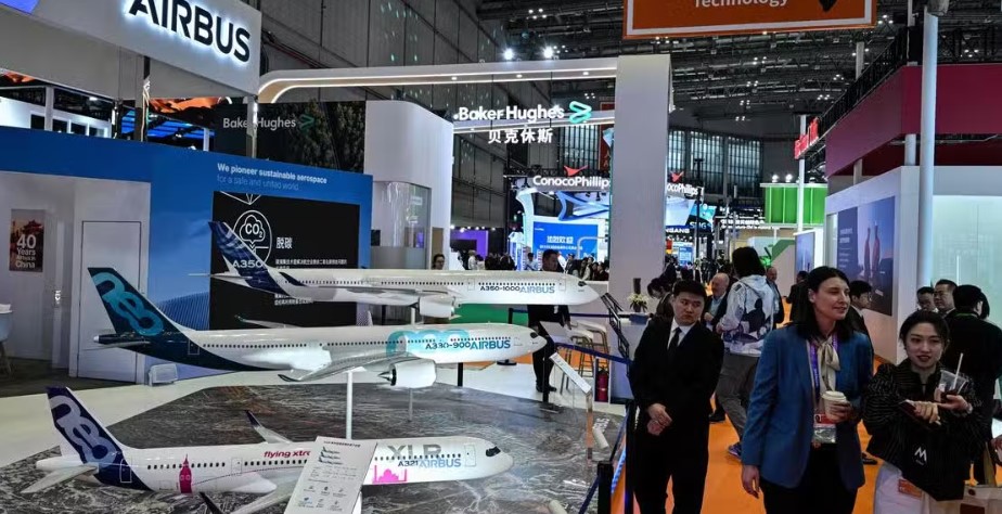 Airbus enregistre une commande de 100 avions, la plus grosse de l’année et intensifie ses livraisons