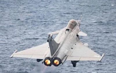 Un chasseur Rafale marine tire pour la première fois un missile air-sol moyenne portée amélioré rénové (ASMPA-R)