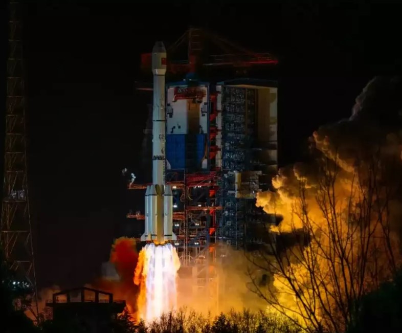 Chine : deux satellites réussissent à se transférer du carburant