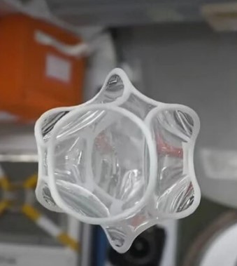 Une nouvelle forme géométrique voyage vers la Station spatiale internationale