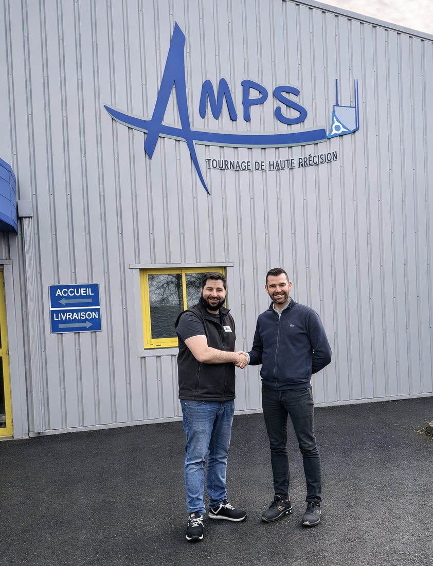 AMPS change de mains