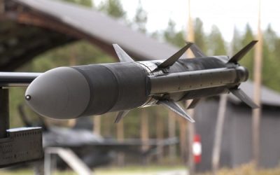 L’américain Raytheon envisagerait de produire des missiles air-air AIM-120 AMRAAM en Belgique