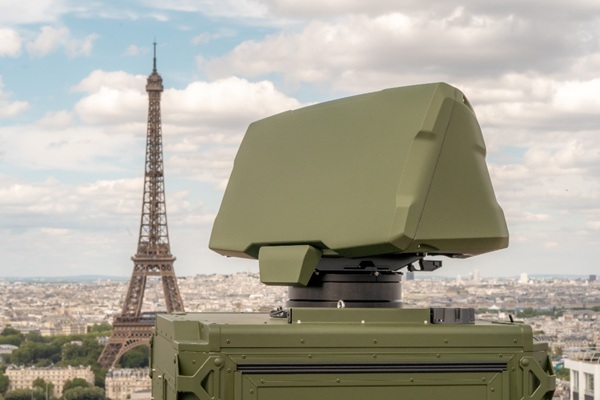 L’armée de Terre va recevoir 16 véhicules avancés de détection aérienne dotés du radar Giraffe de Saab