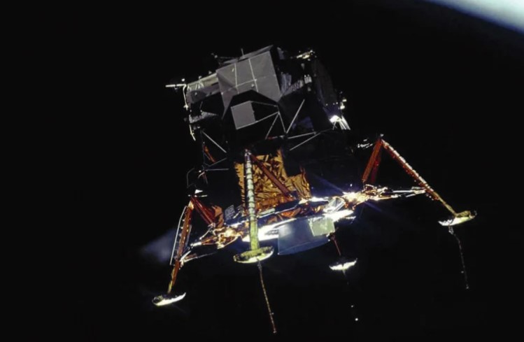 eVTOL UAS with Lunar Lander Trajectory